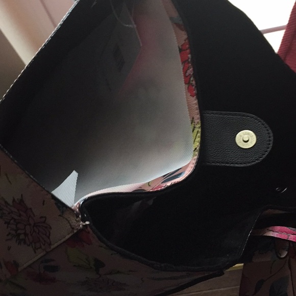 (Betsey Johnson) Full Bloom bow tote - Picture 8 of 8